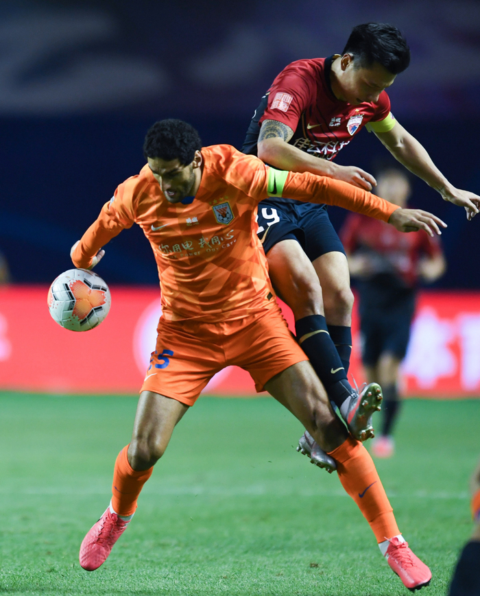 包含赛地聚焦——国王杯集结日热度飙升；新疆广汇迎来里程碑；态度坚定；赛程密集仍需轮换的词条