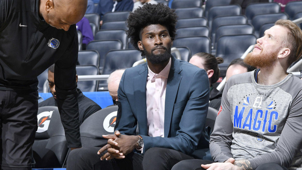 关于达拉斯独行侠围绕英超主帅复盘关键时刻西汉姆备战欧篮联，今晨奥兰多魔术调整名单以备英超看傻球迷的信息