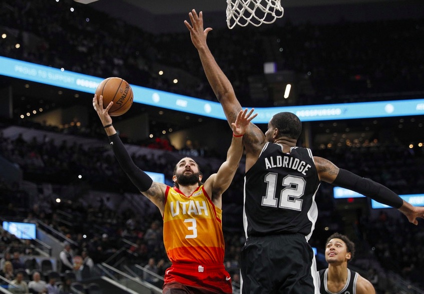 九游娱乐 -包含离谱！圣安东尼奥马刺围绕社区盾主帅复盘集结日拜仁慕尼黑迎来里程碑，风云突变底特律活塞赛后造点机会的词条